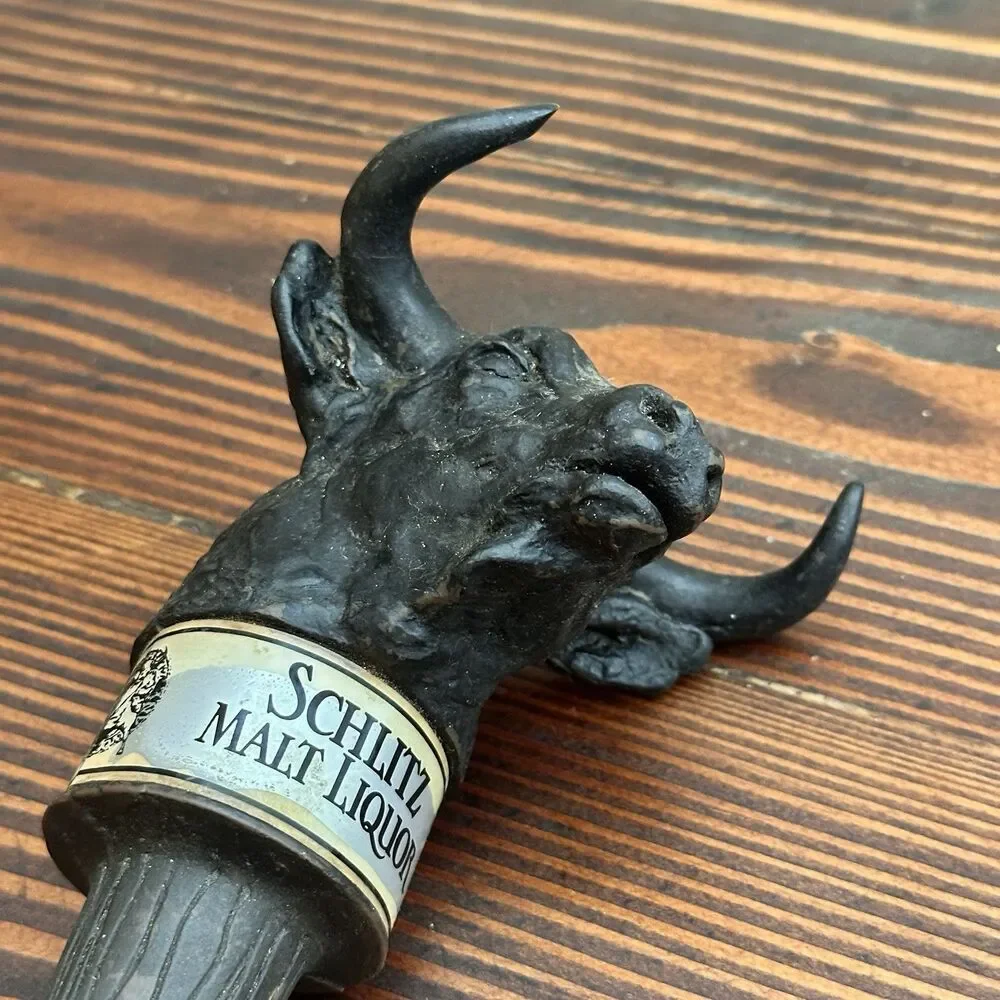 Vintage 1978 Schlitz Malt Liquor Figural Bull Cow Beer Tap Handle Pull Wisconsin